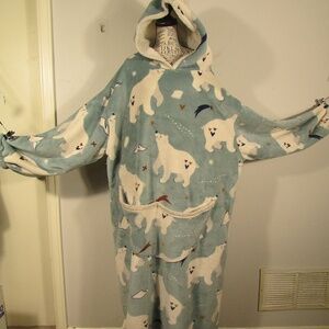 Cozy Polar Bear Snuggie Hooded Blanket